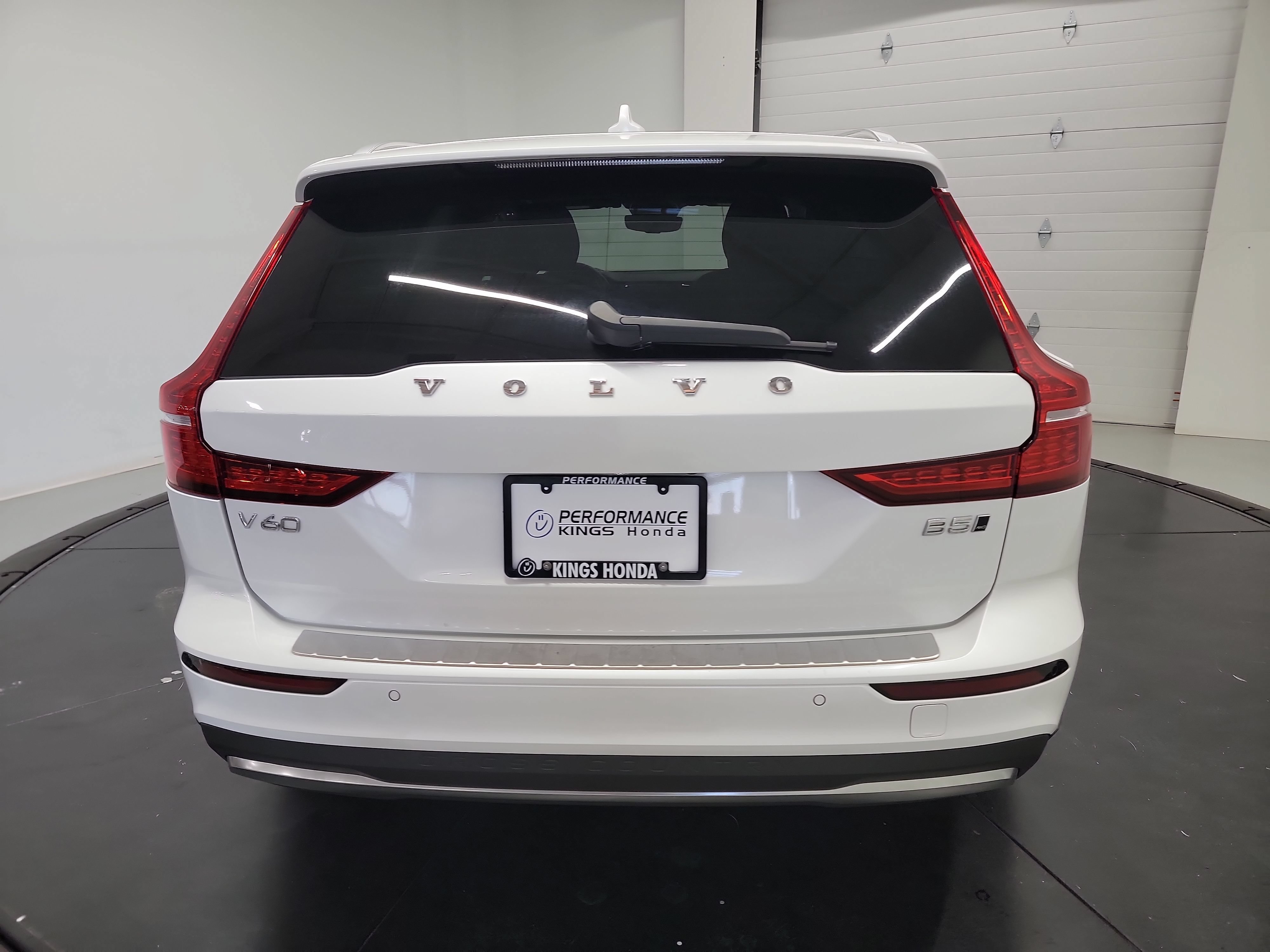 Used 2025 Volvo V60 B5 Cross Country Plus AWD/4WD image 8