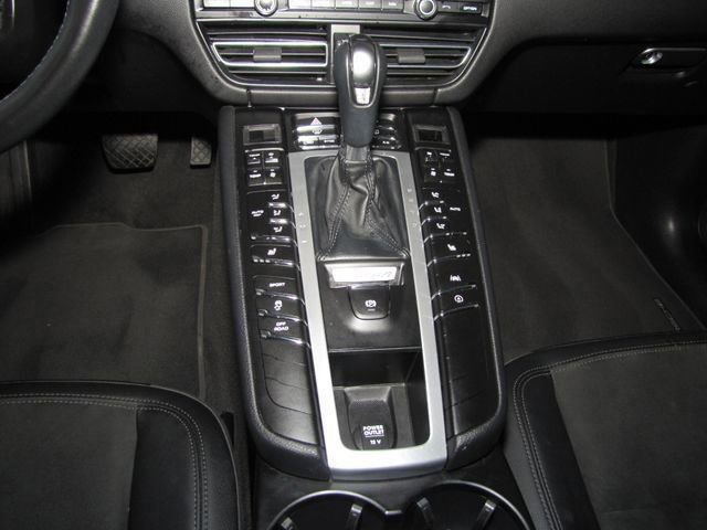 Used 2021 Porsche Macan AWD/4WD image 16