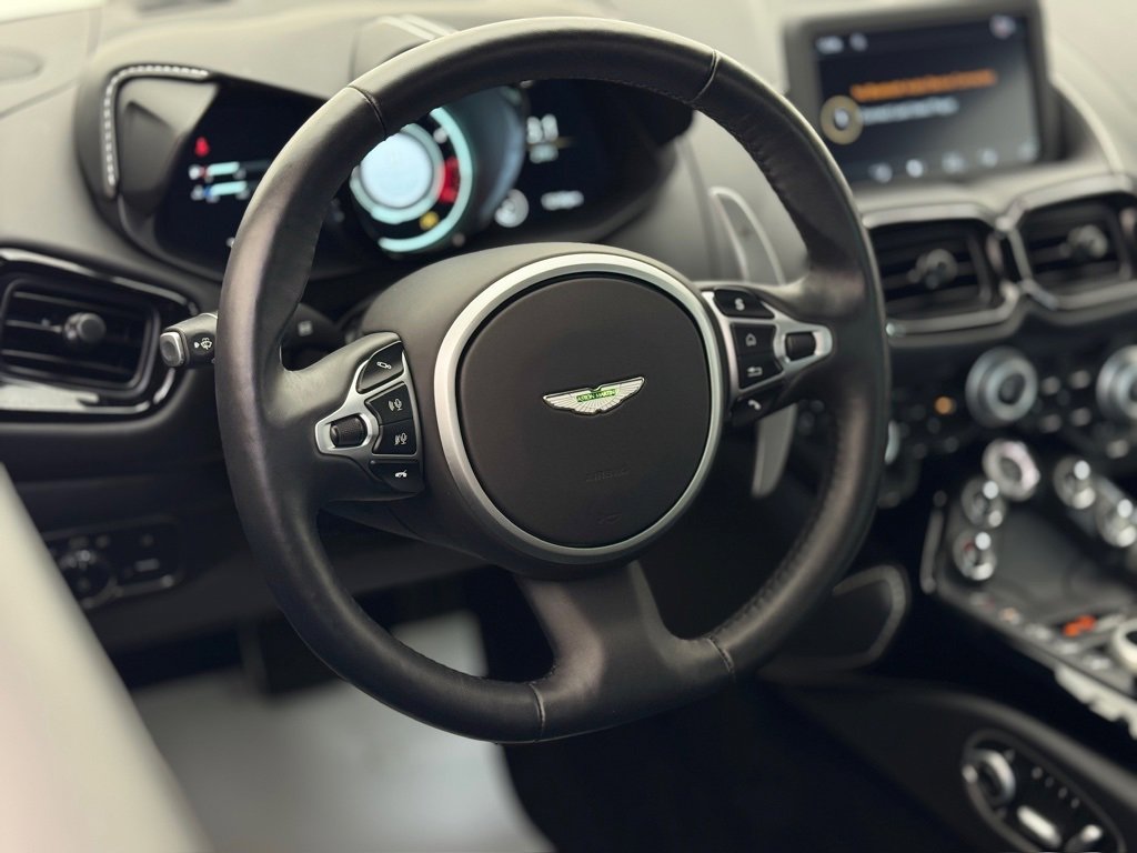 Used 2021 Aston Martin V8 Vantage Coupe image 31