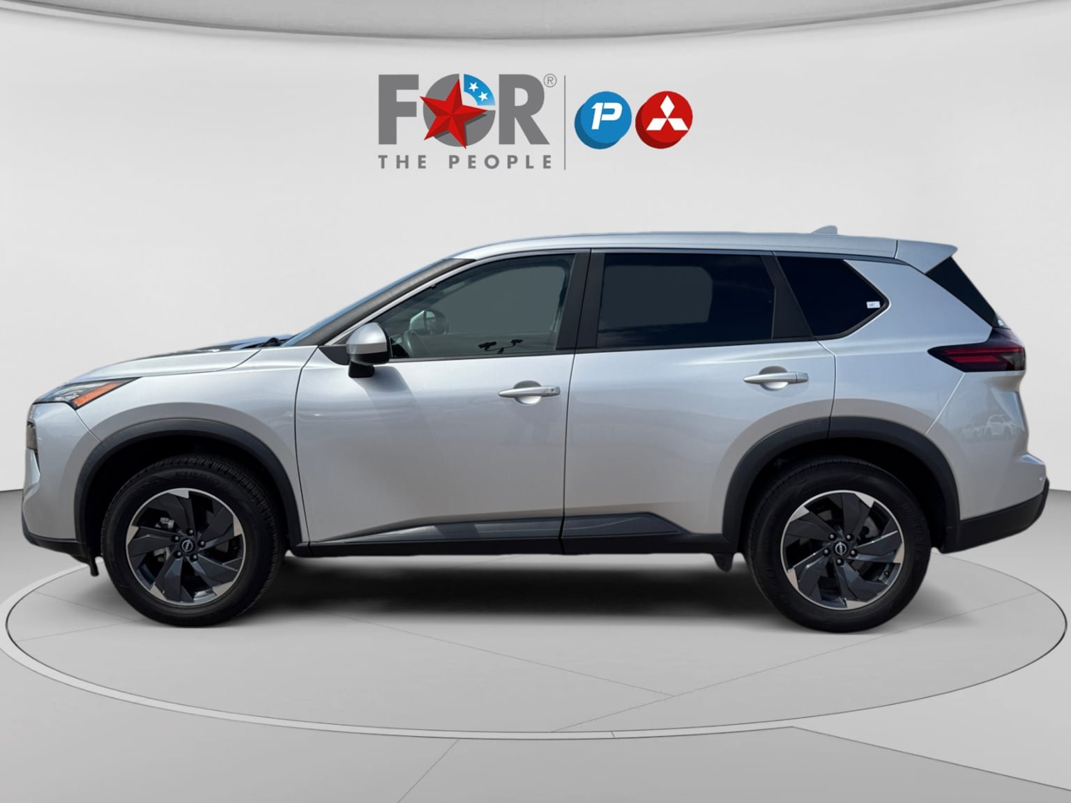 Used 2024 Nissan Rogue SV FWD image 2