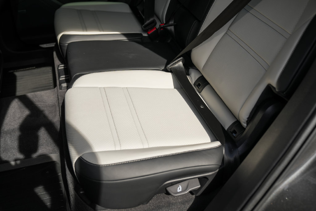 Certified 2026 Porsche Cayenne AWD/4WD image 29