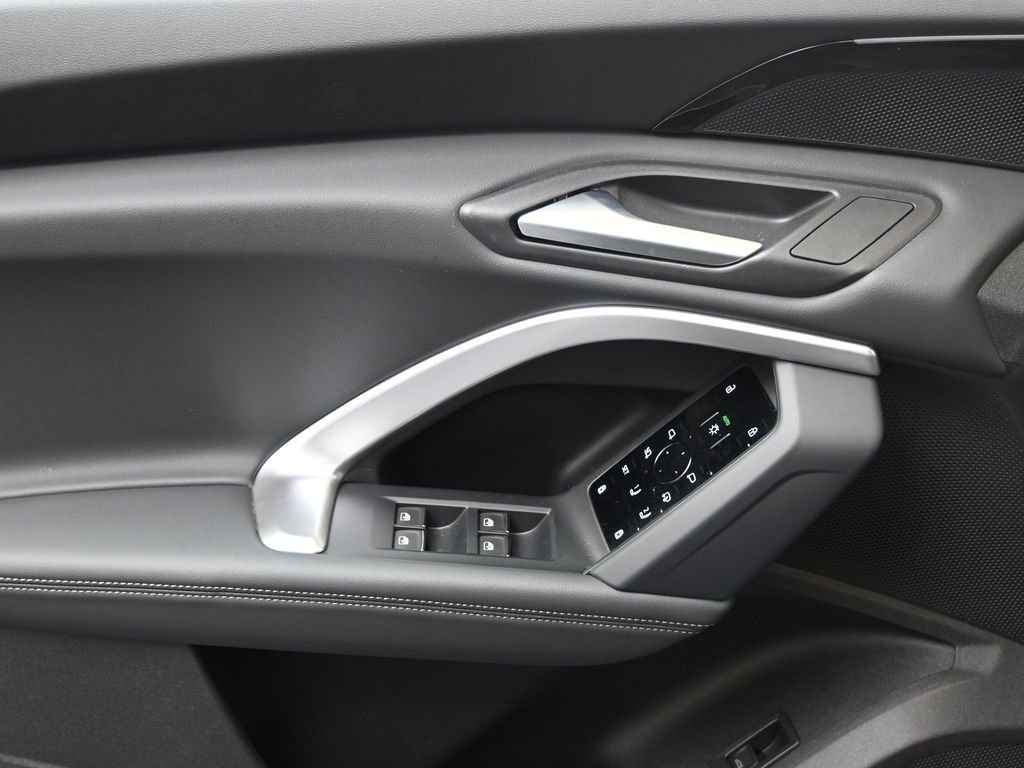 Used 2025 Audi Q5 Premium w/ Convenience Package image 21