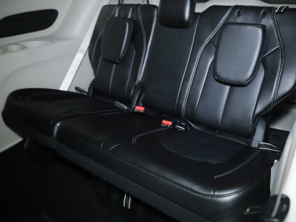 Used 2024 Chrysler Pacifica Touring-L image 13