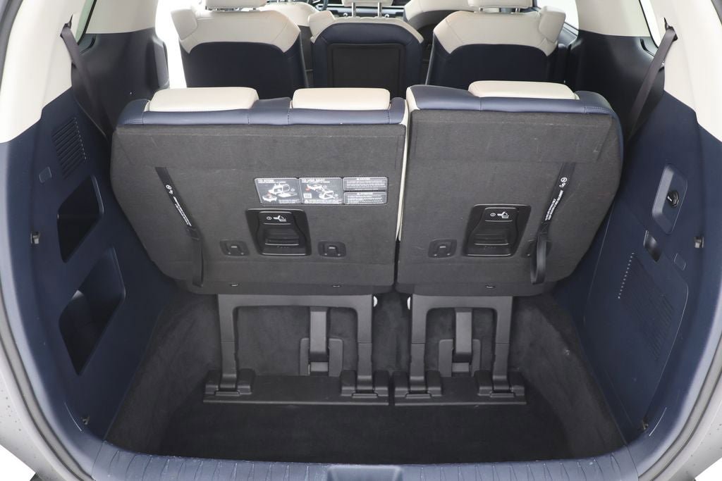 Used 2025 Kia Carnival EX image 30