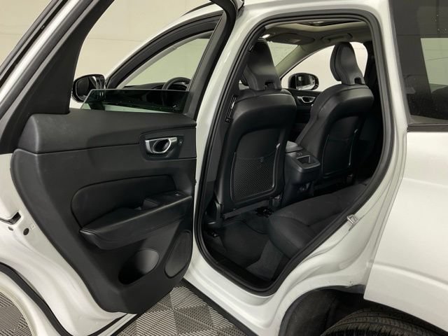 Certified 2024 Volvo XC60 B5 Plus w/ Climate Package AWD/4WD image 33