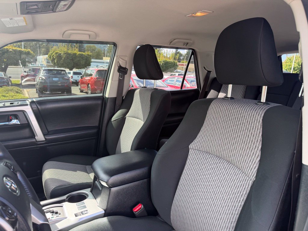 Used 2018 Toyota 4Runner SR5 AWD/4WD image 14
