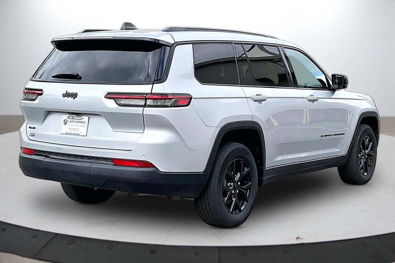 Used 2024 Jeep Grand Cherokee L Laredo AWD/4WD image 9