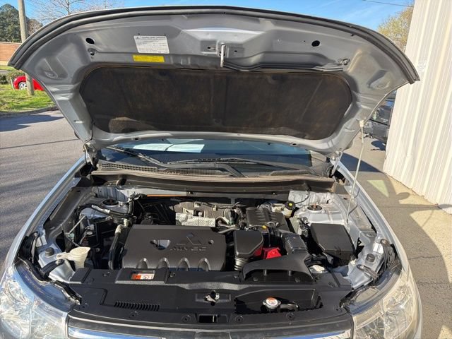 Used 2014 Mitsubishi Outlander ES FWD image 11