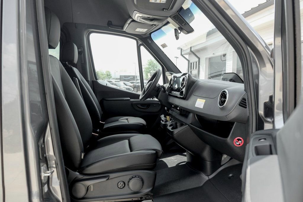 Used 2025 Mercedes-Benz Sprinter 2500 image 23