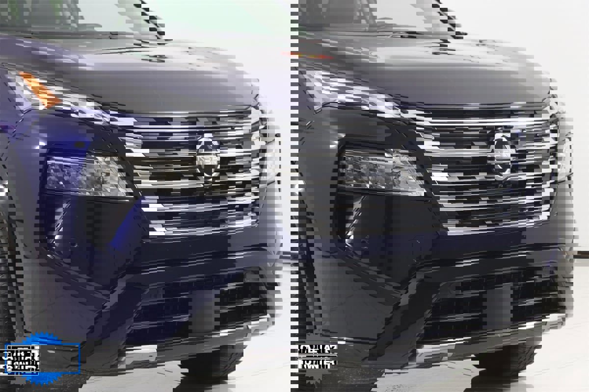 Used 2024 Nissan Rogue Platinum image 43