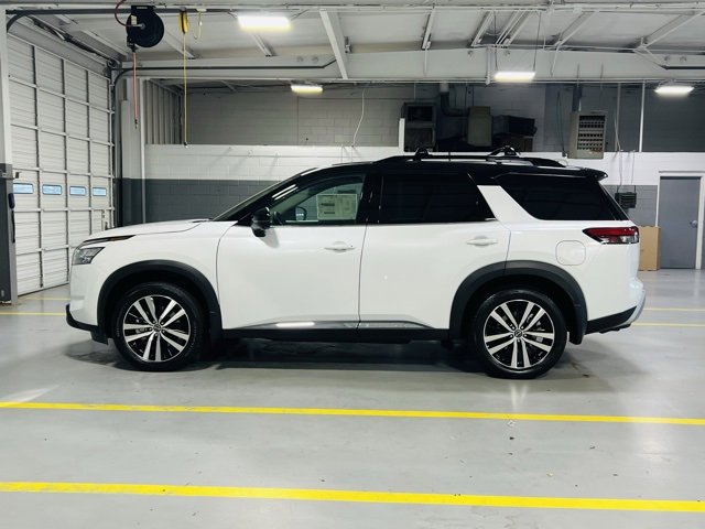 New 2025 Nissan Pathfinder Platinum image 17
