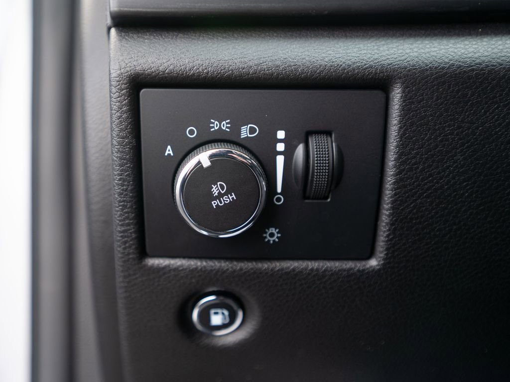 Used 2021 Jeep Grand Cherokee Laredo image 17