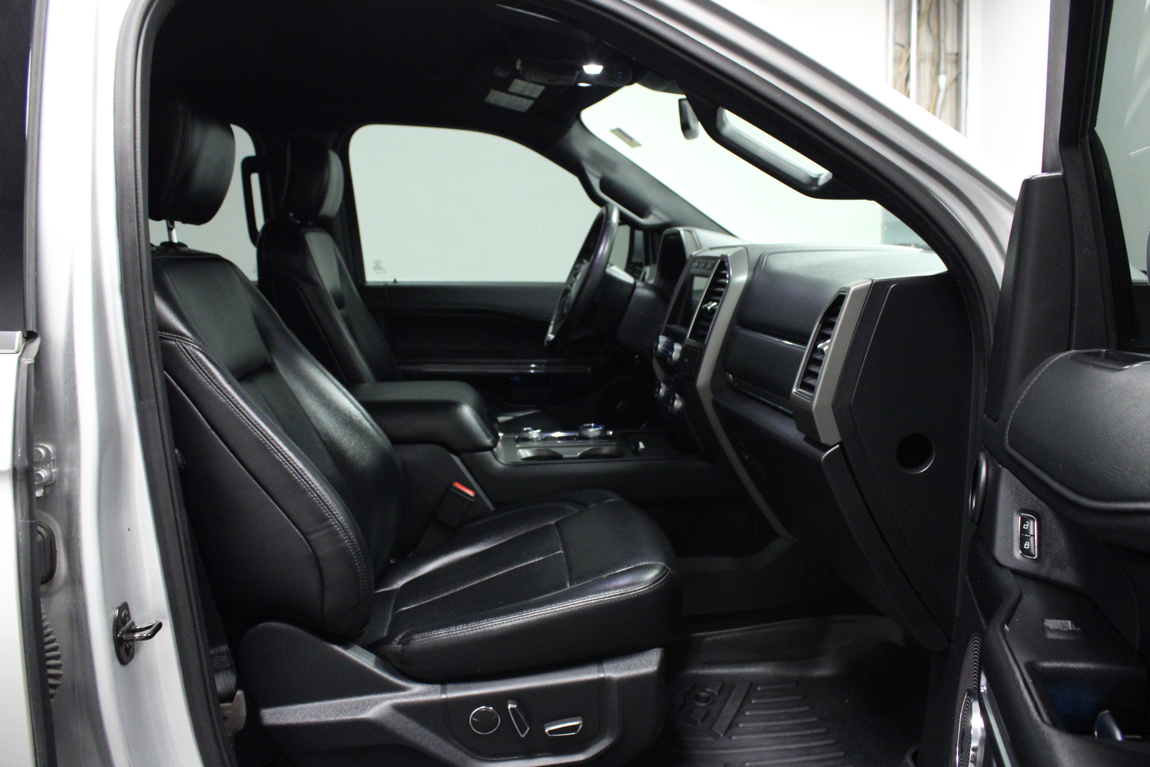 Used 2019 Ford Expedition XLT w/ Equipment Group 202A image 17