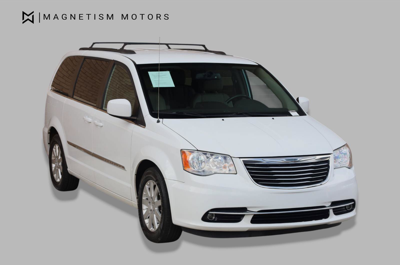 Used 2014 Chrysler Town & Country Touring FWD image 6