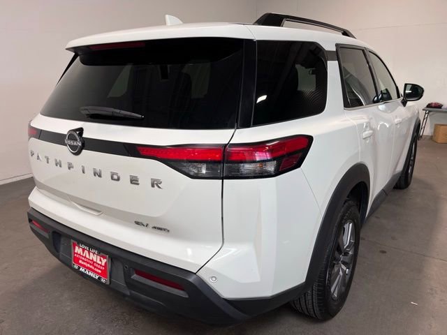 Used 2024 Nissan Pathfinder SV image 3