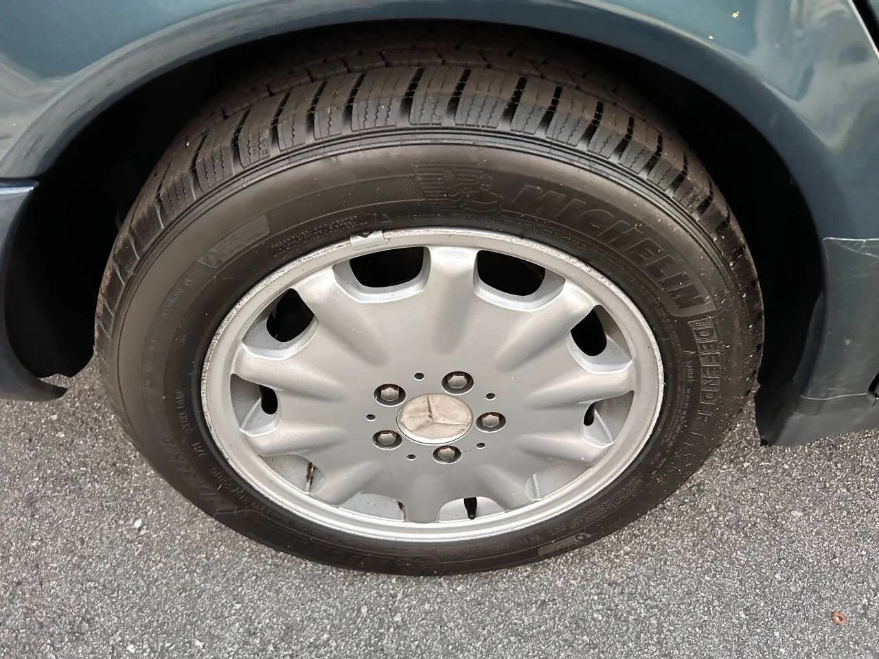 Used 1999 Mercedes-Benz E 320 4MATIC Wagon image 33