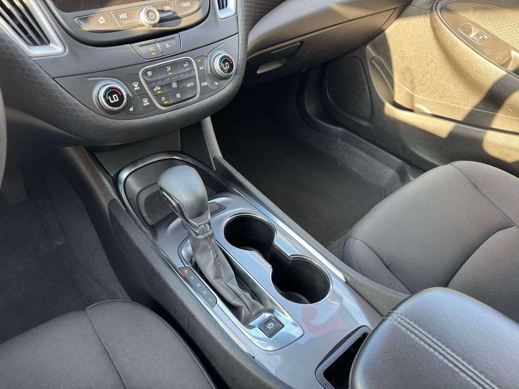 Used 2023 Chevrolet Malibu LT FWD image 32