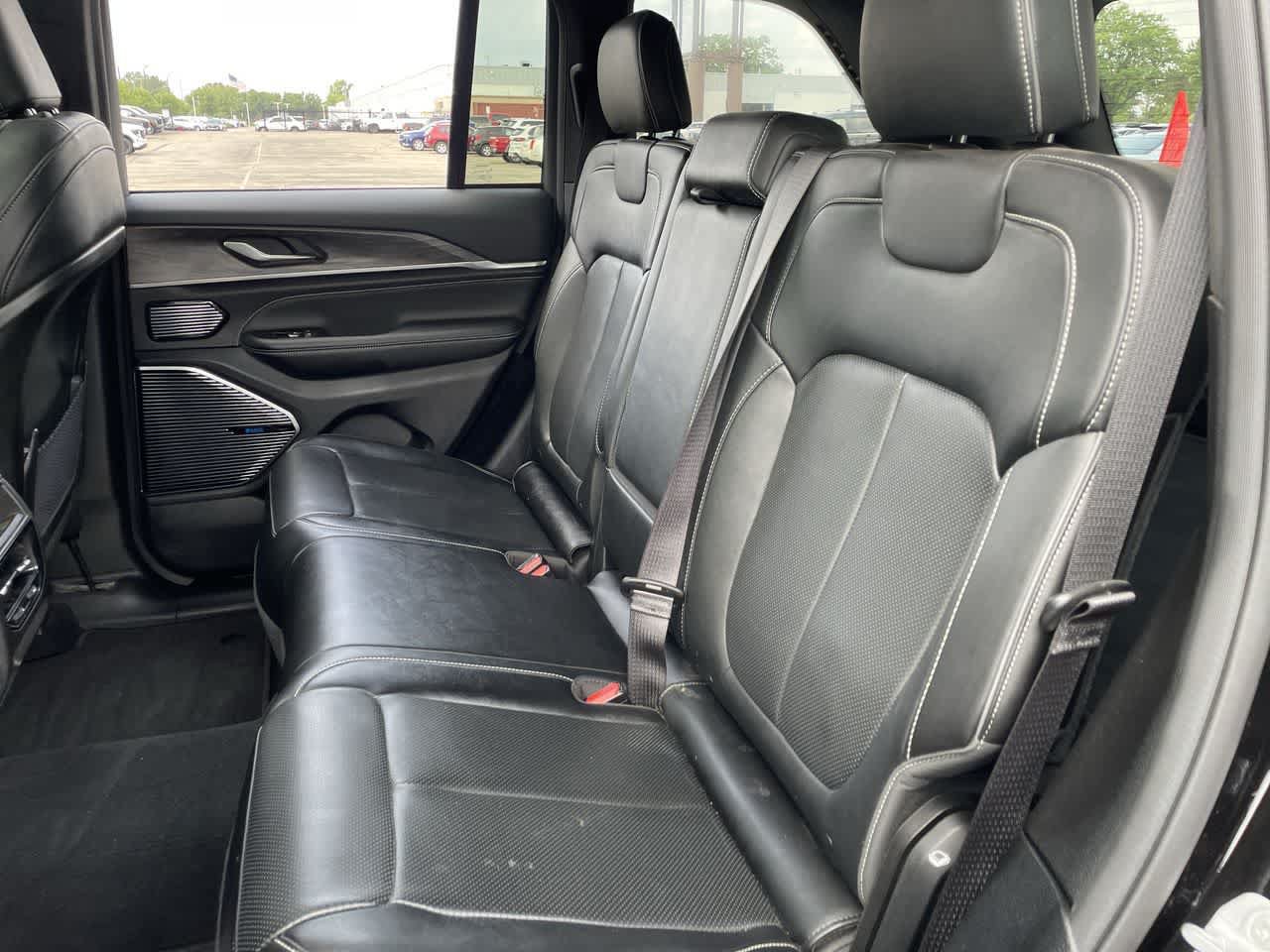 Used 2022 Jeep Grand Cherokee Overland AWD/4WD image 19