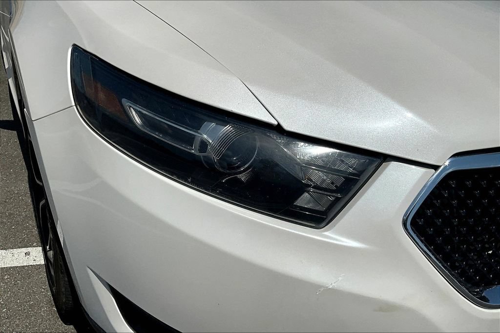 Used 2016 Ford Taurus SHO w/ Equipment Group 401A AWD/4WD image 31