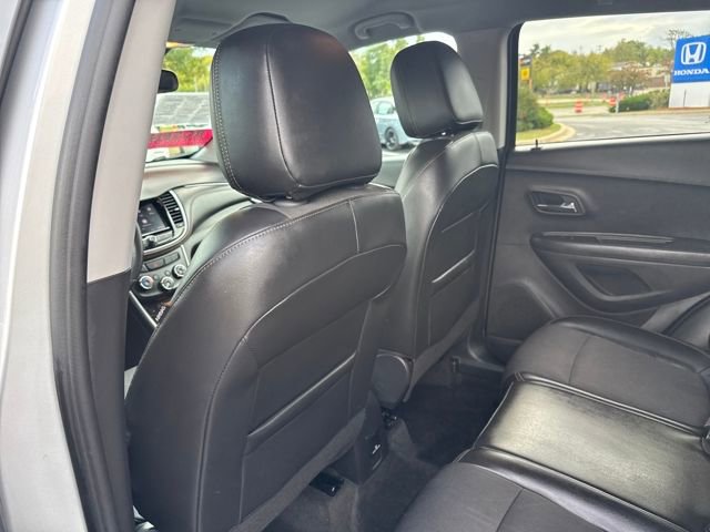 Used 2022 Chevrolet Trax LT w/ LT Convenience Package image 20