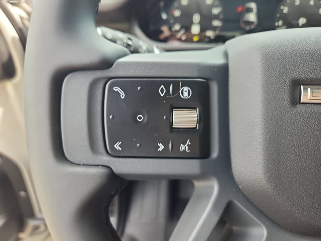 New 2026 Land Rover Defender 110 X-Dynamic SE AWD/4WD image 17