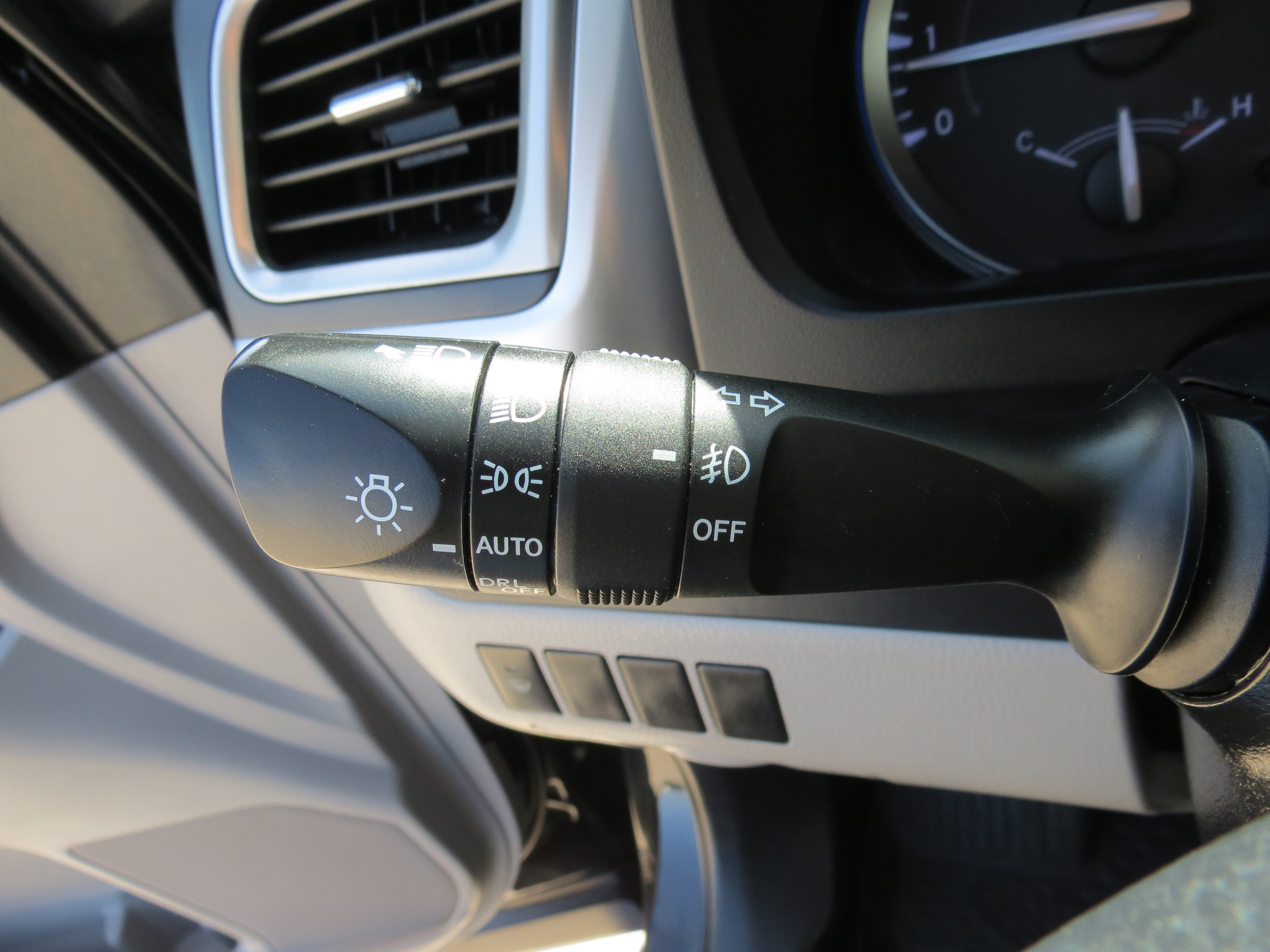 Used 2019 Toyota Highlander XLE FWD image 17