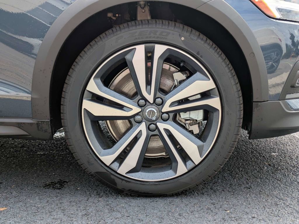New 2026 Volvo V60 B5 Cross Country Plus w/ Protection Package Premier AWD/4WD image 11