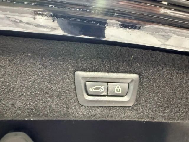 Used 2018 BMW 750i xDrive image 39