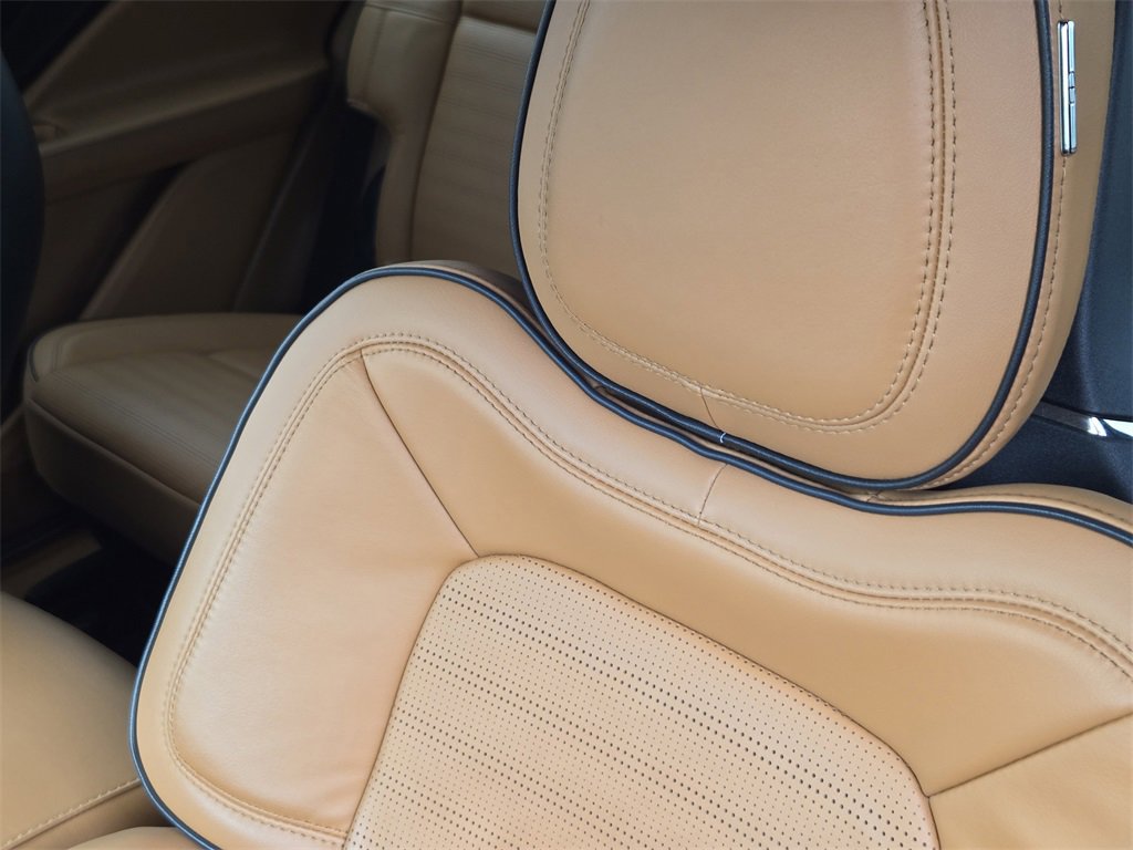 Used 2023 Lincoln Aviator Black Label w/ Class IV Trailer Tow Package image 15