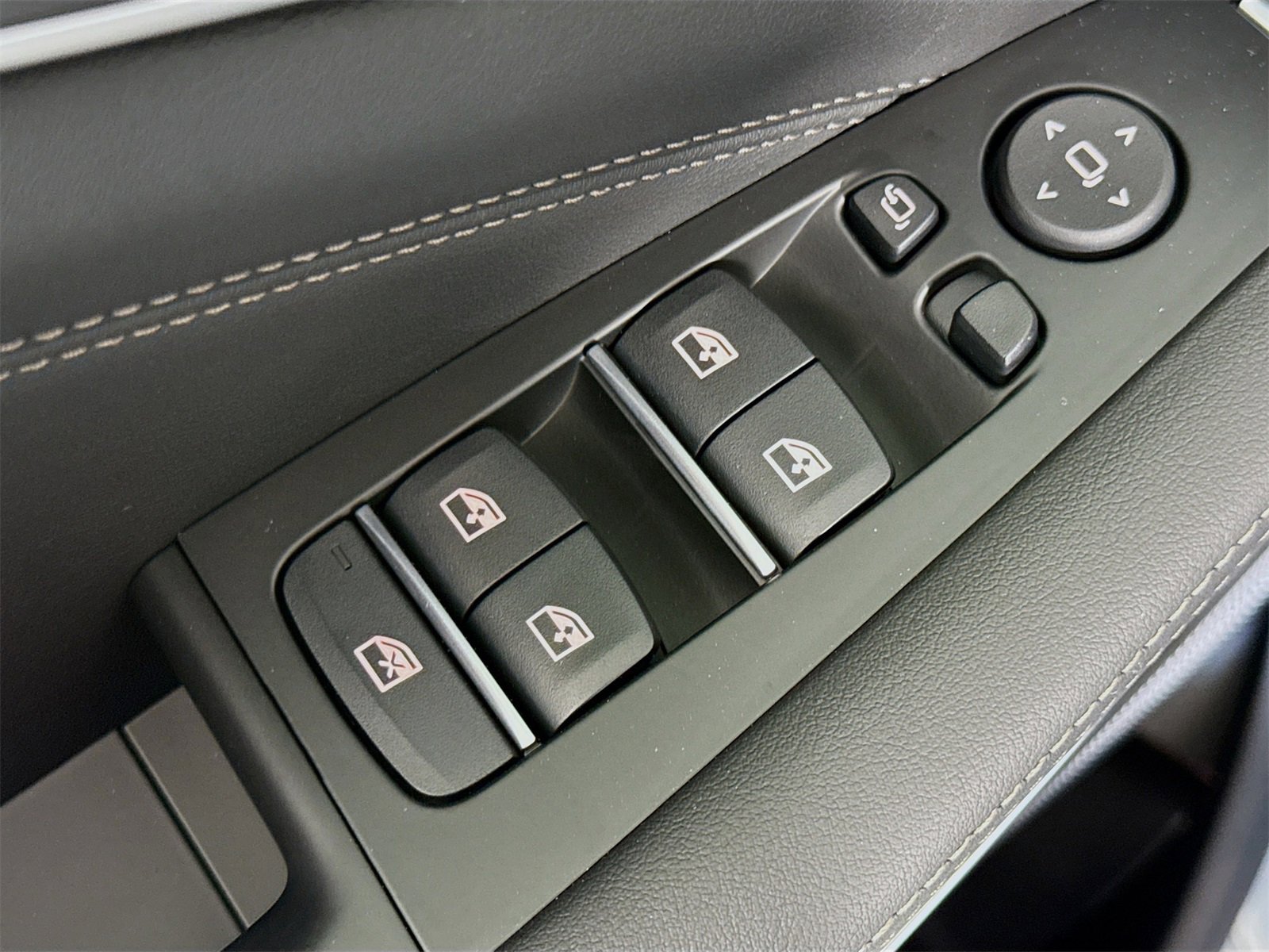 New 2026 BMW X5 M60i image 18