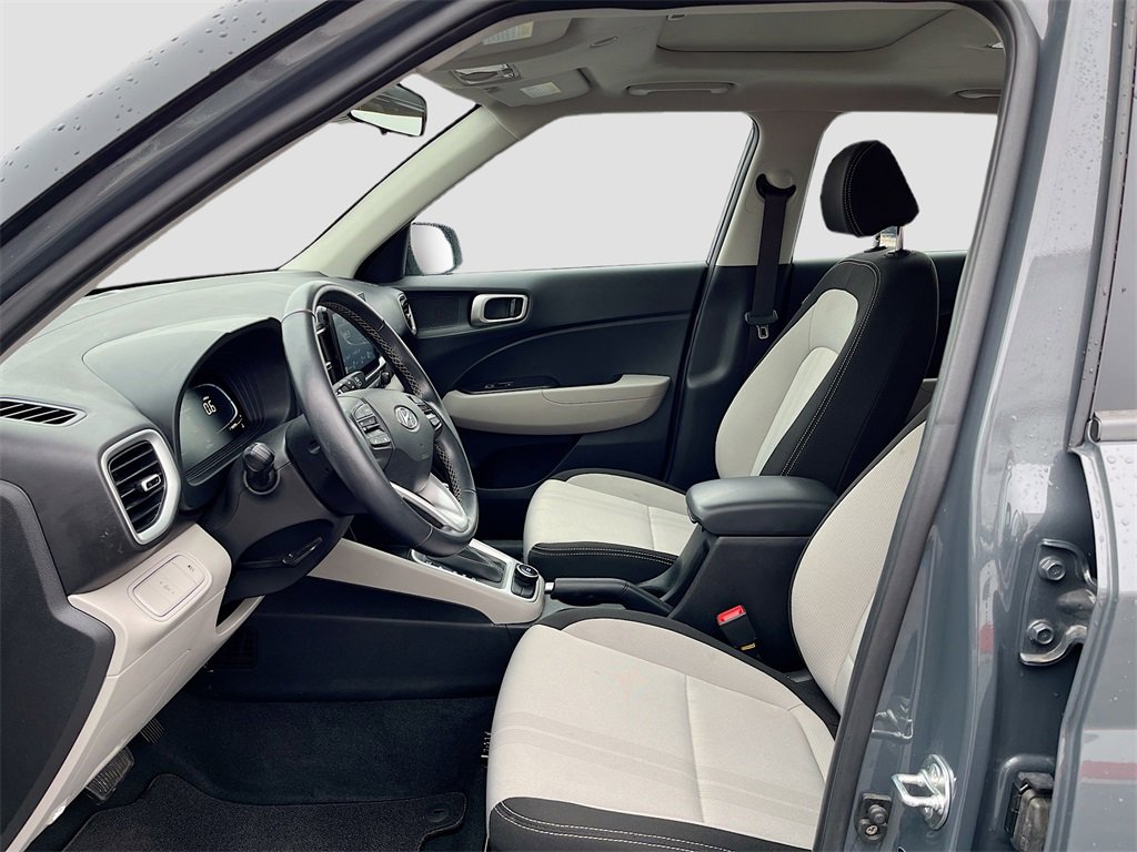 Used 2024 Hyundai Venue SEL image 21