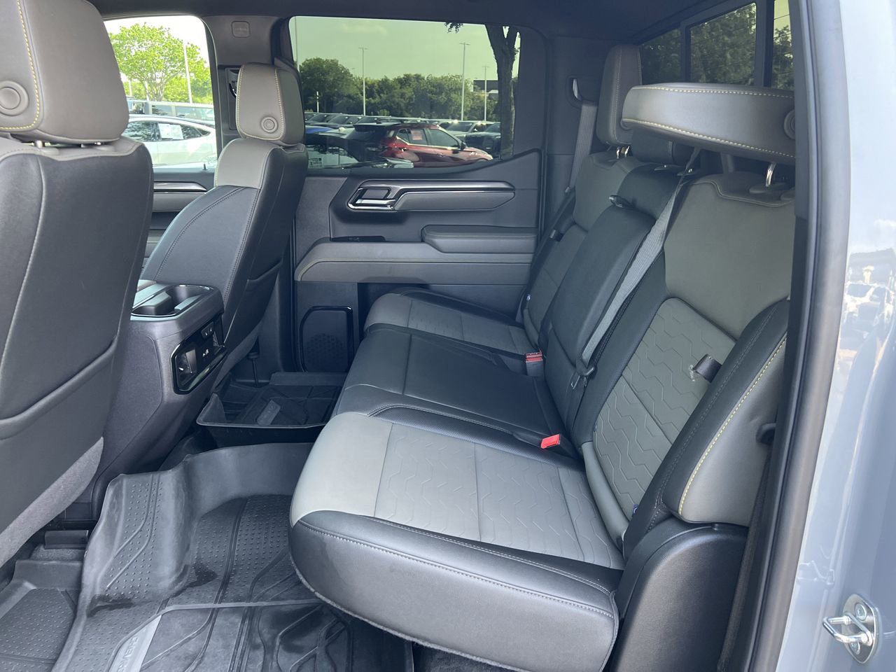 Used 2024 Chevrolet Silverado 1500 ZR2 w/ Technology Package AWD/4WD image 31