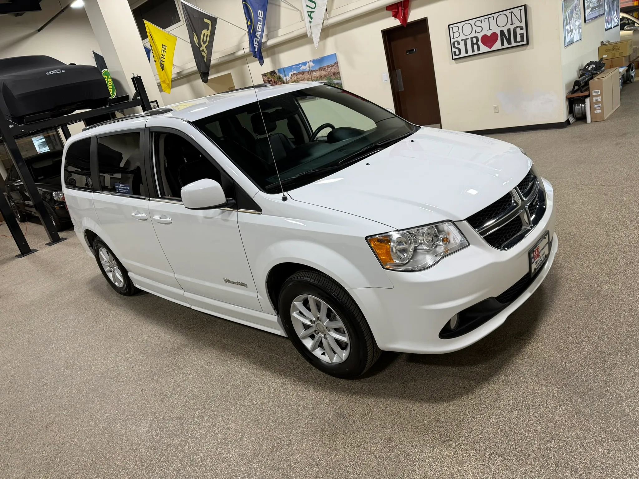 Used 2019 Dodge Grand Caravan SXT FWD image 10