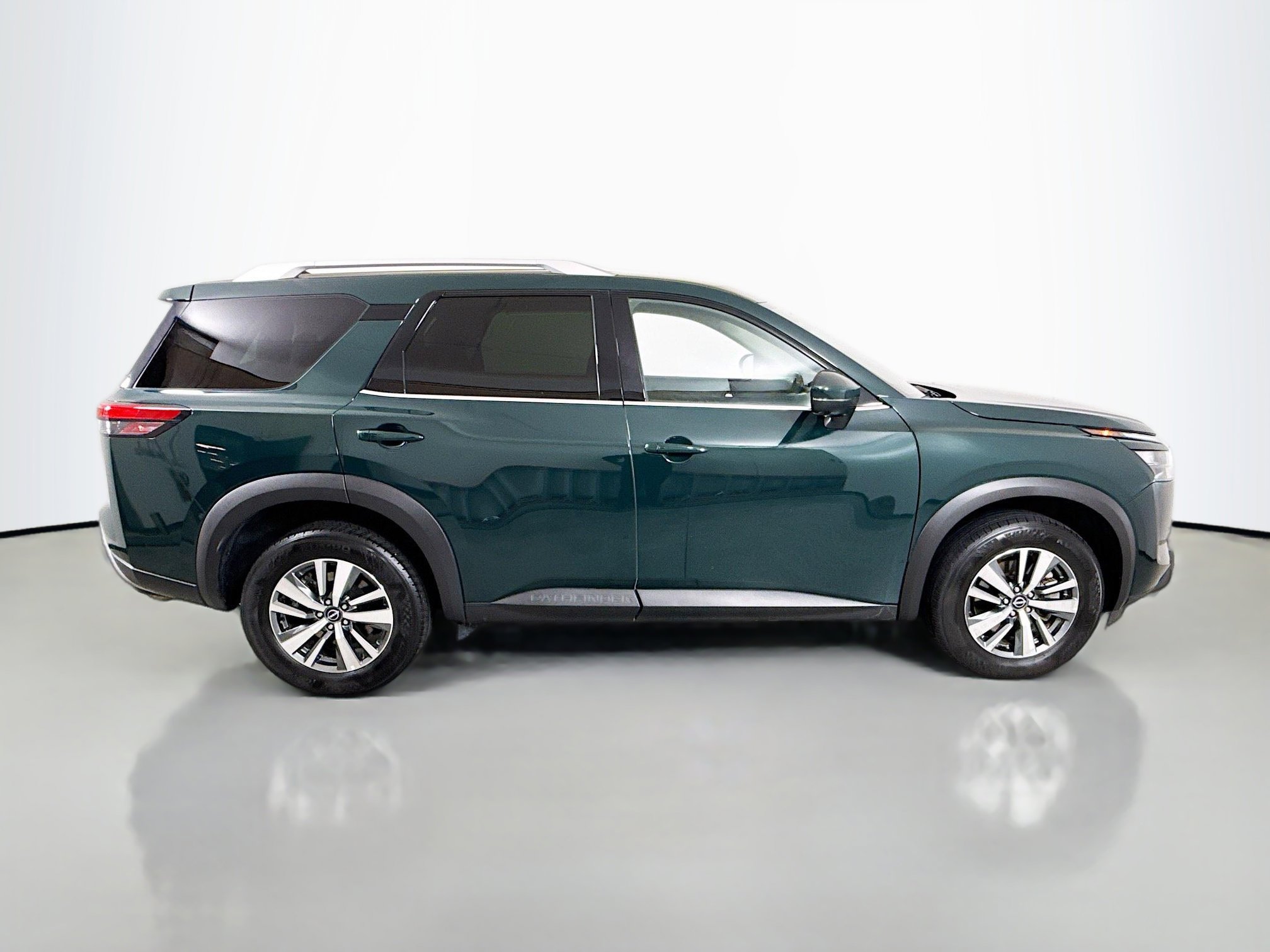 Used 2025 Nissan Pathfinder SL AWD/4WD image 8