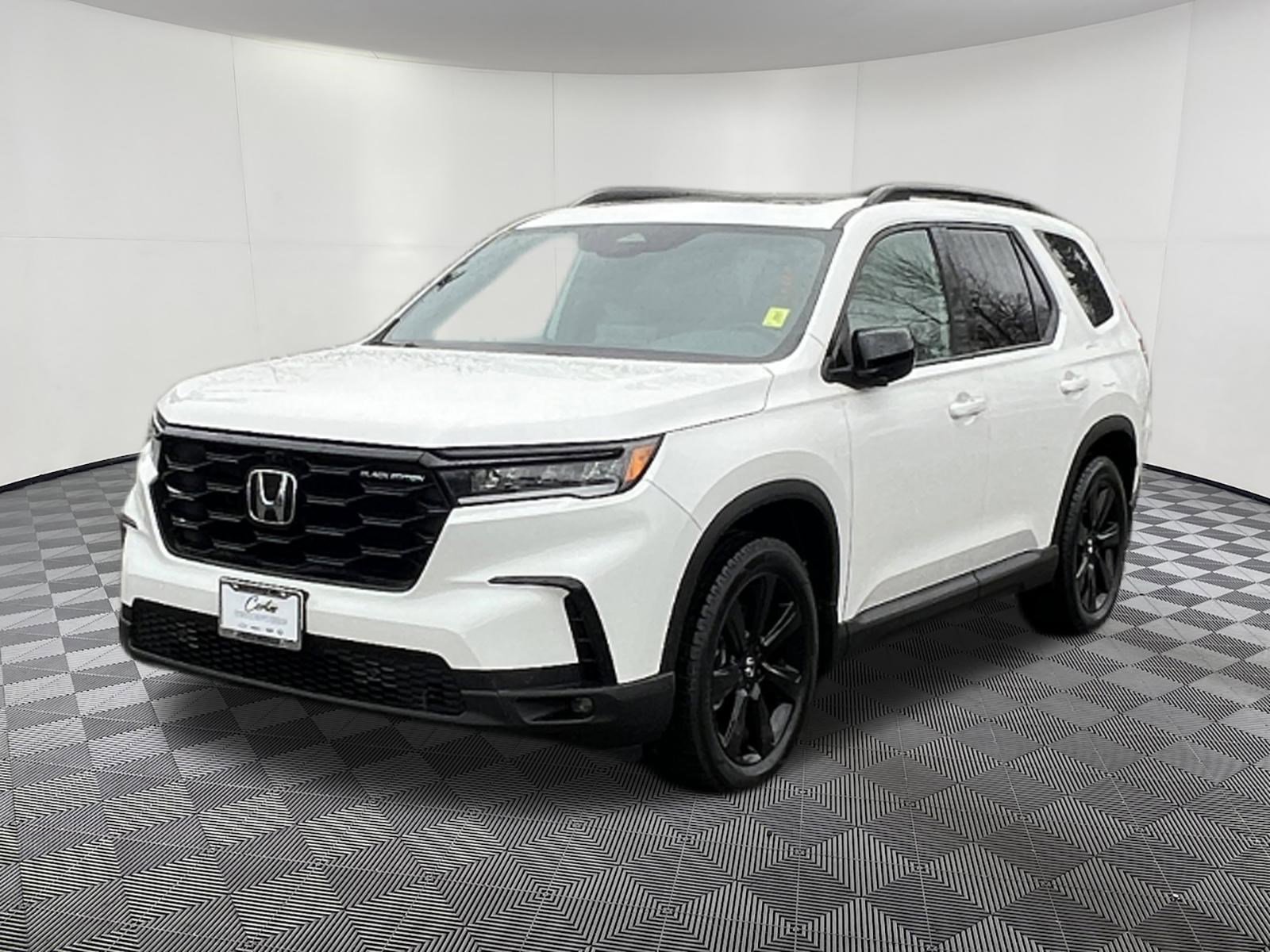 Used 2025 Honda Pilot Black Edition image 3