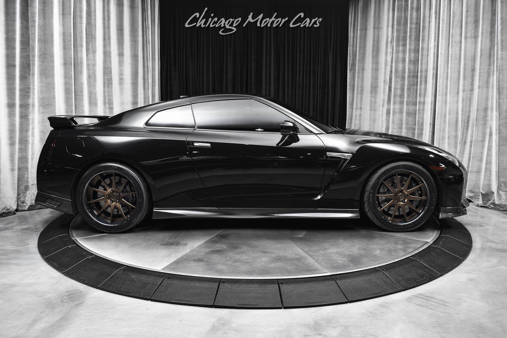 Used 2017 Nissan GT-R Premium w/ Premium Interior Package AWD/4WD image 35