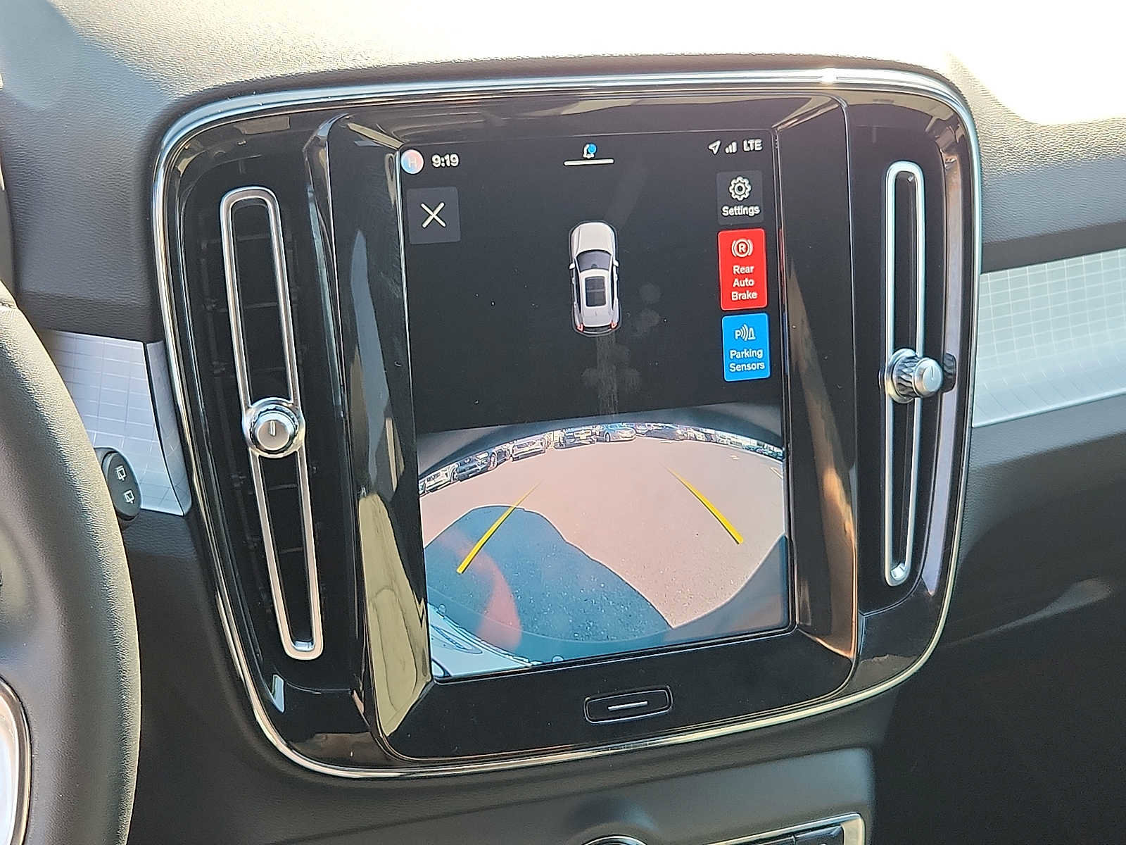 Used 2023 Volvo XC40 B4 Core FWD image 17