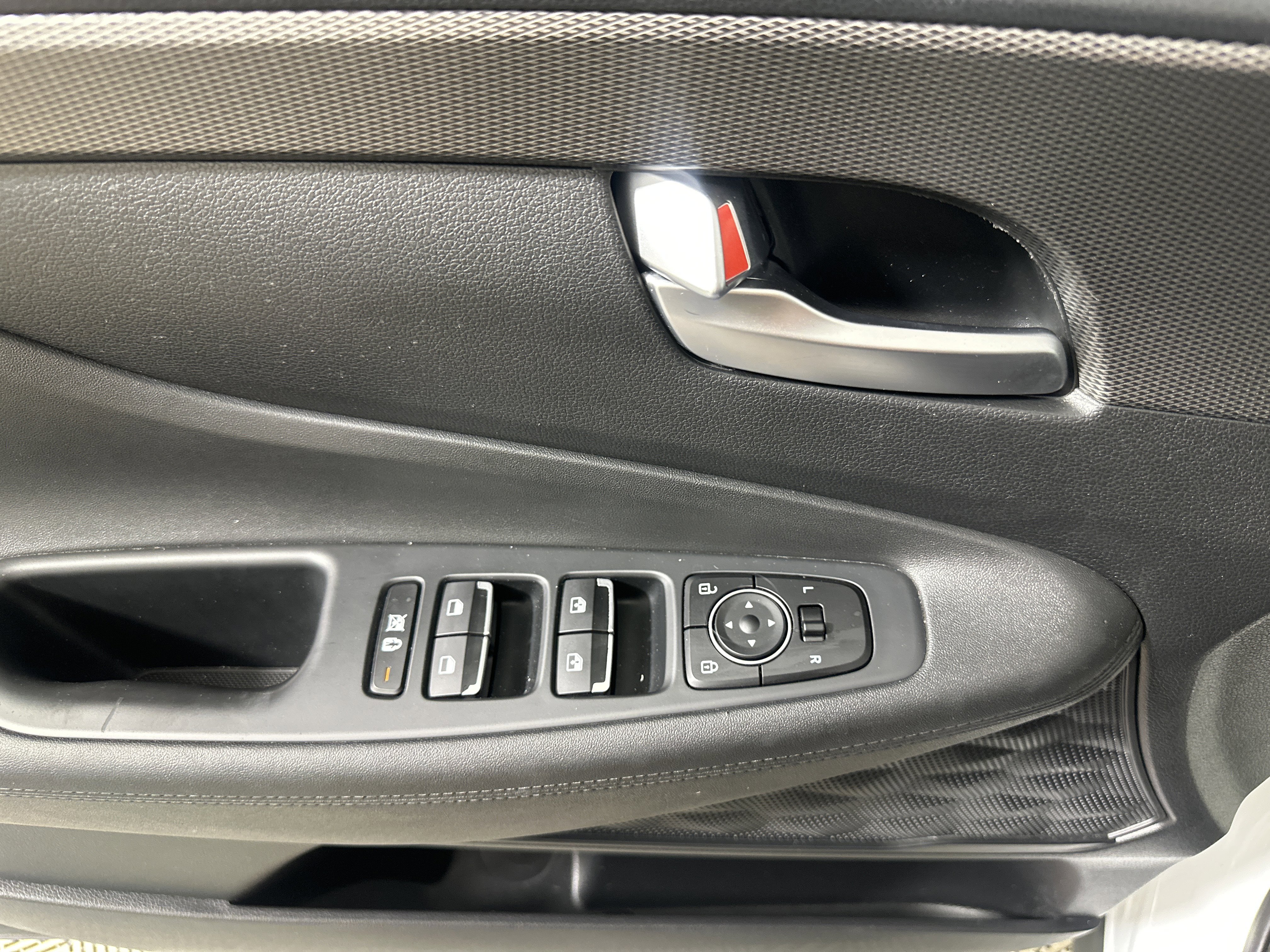 Used 2020 Hyundai Santa Fe SEL FWD image 11