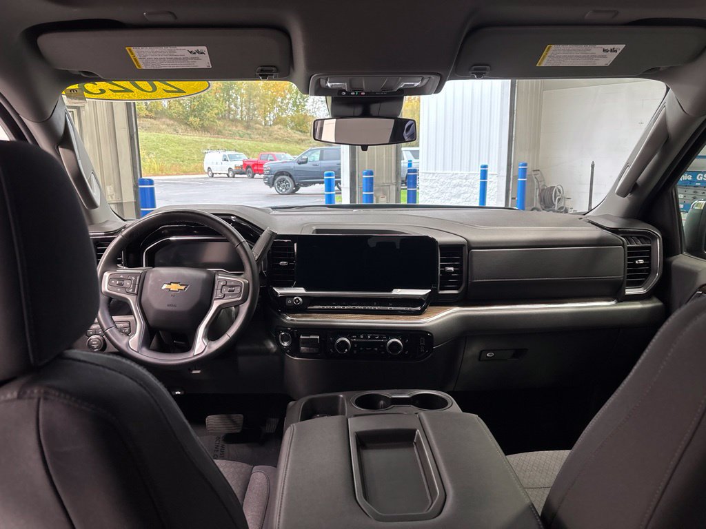 Used 2025 Chevrolet Silverado 1500 LT AWD/4WD image 11