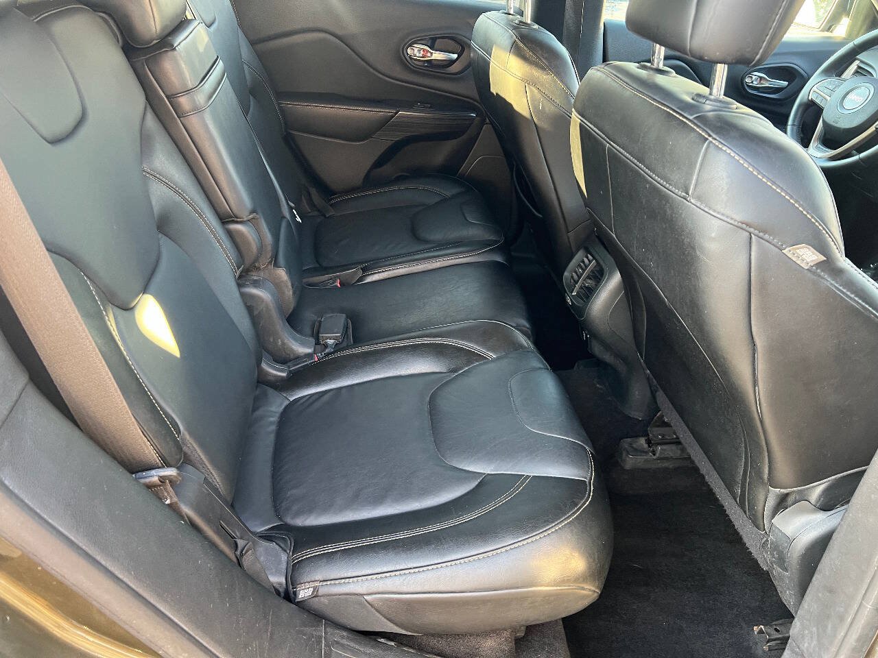 Used 2015 Jeep Cherokee Limited AWD/4WD image 21