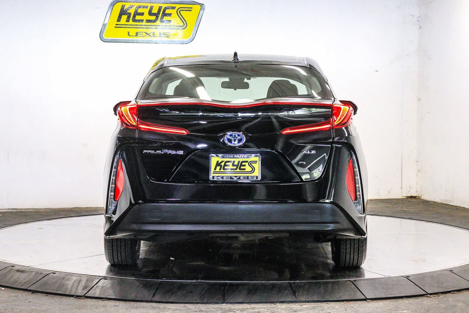 Used 2021 Toyota Prius Prime XLE FWD image 3