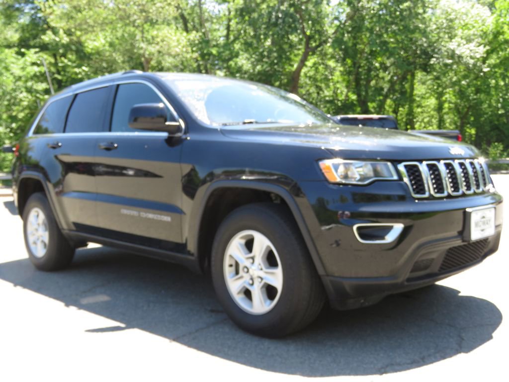 Used 2017 Jeep Grand Cherokee Laredo w/ Quick Order Package 23E AWD/4WD image 3