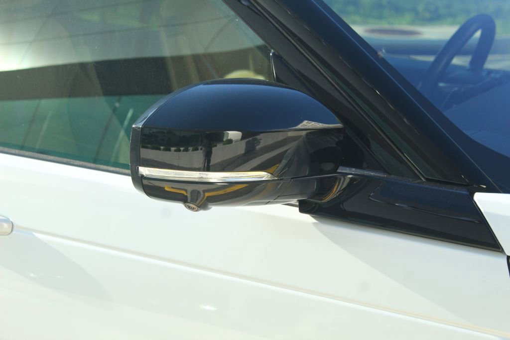 Used 2023 Land Rover Discovery Metropolitan Edition image 14