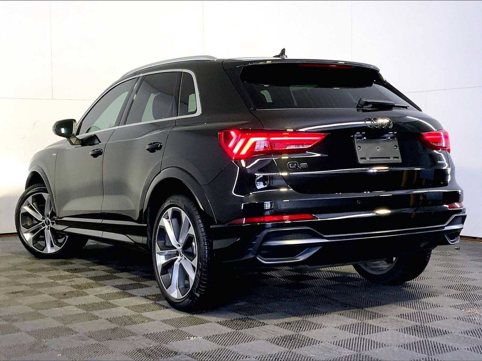 Used 2021 Audi Q3 2.0T Premium image 3