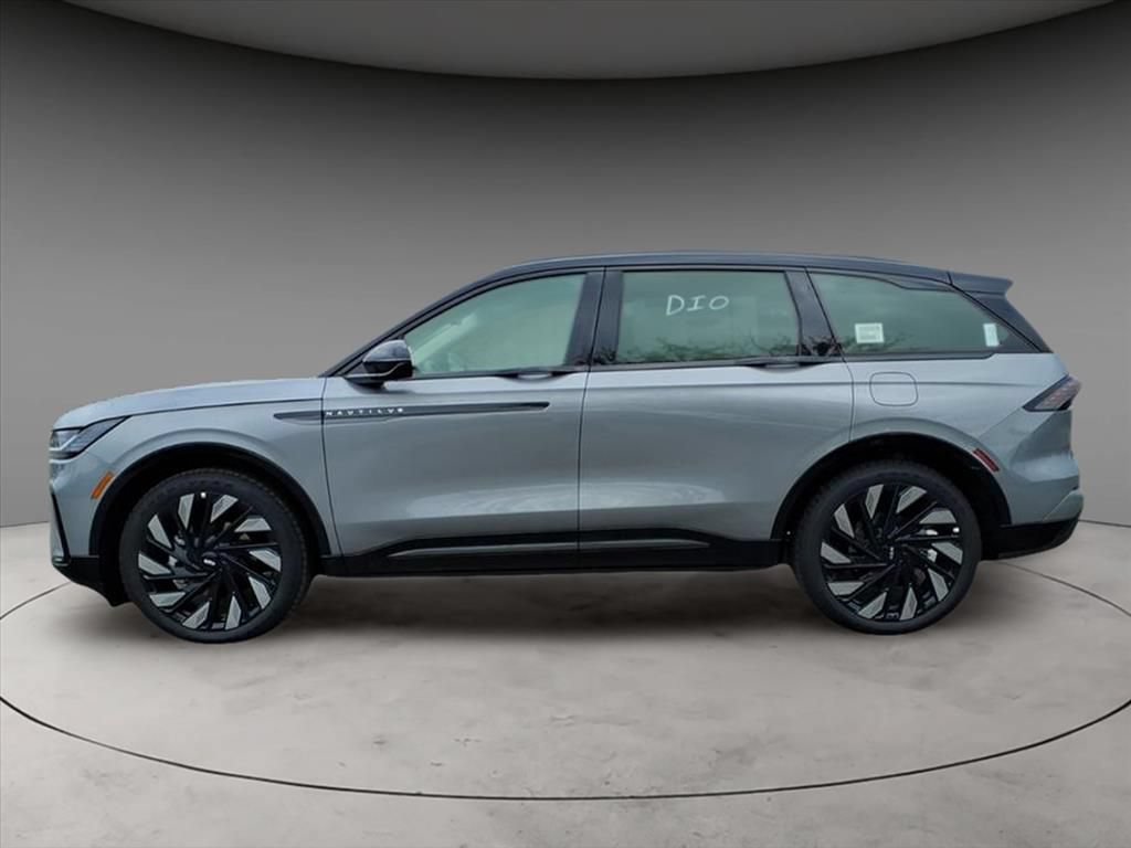 New 2025 Lincoln Nautilus Reserve w/ Jet Appearance Package AWD/4WD image 2