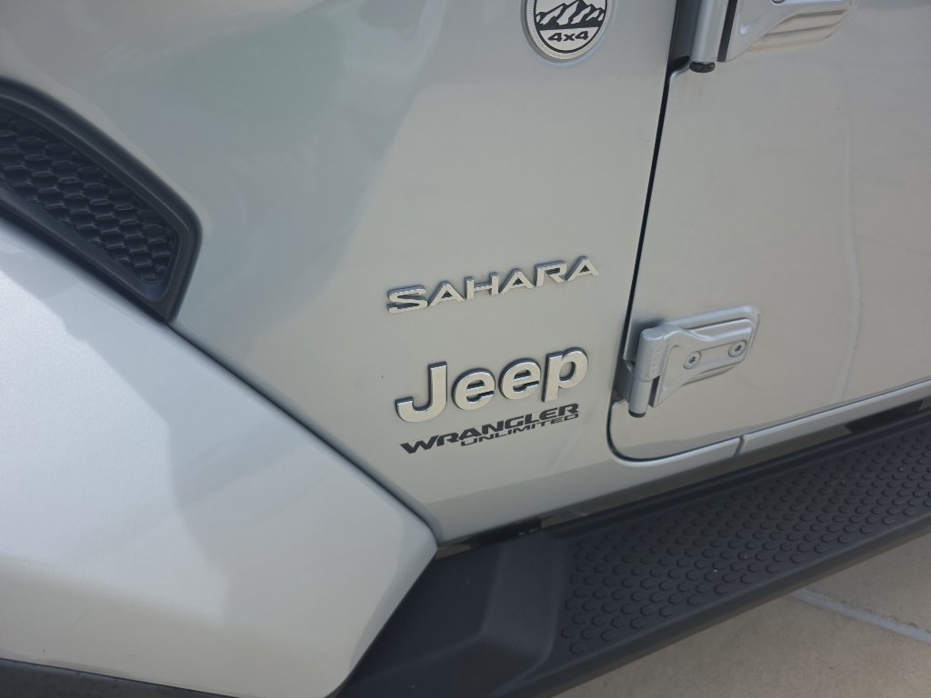 Used 2022 Jeep Wrangler Unlimited Sahara AWD/4WD image 6
