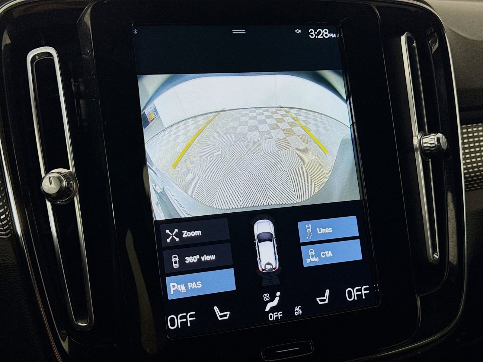 Used 2021 Volvo XC40 T5 R-Design image 19