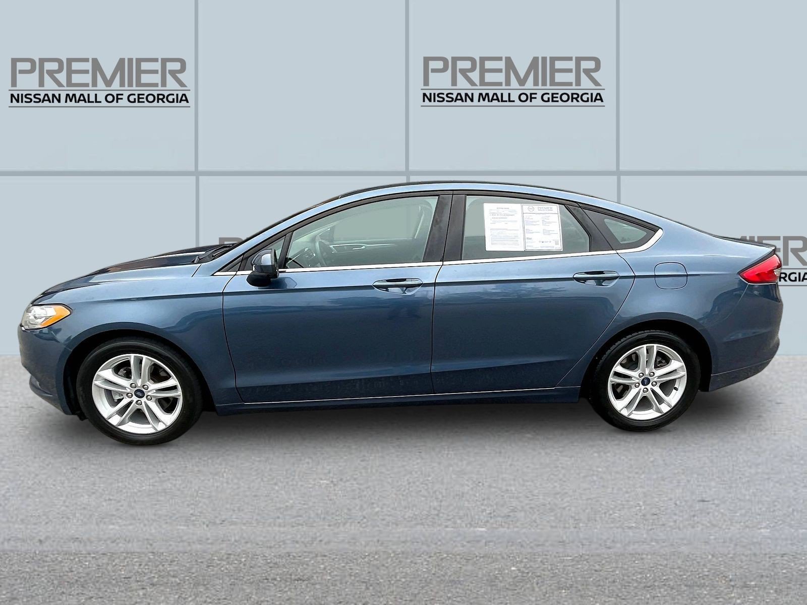Used 2018 Ford Fusion SE FWD image 4