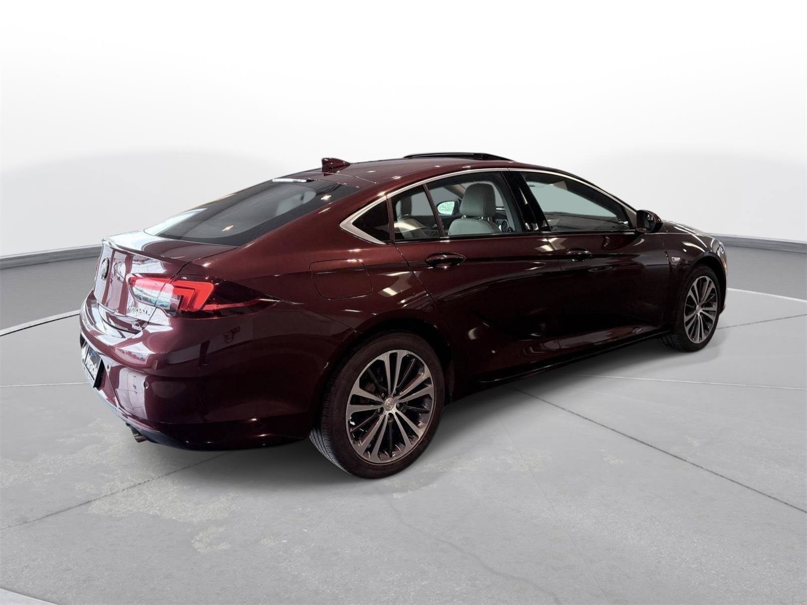 Used 2018 Buick Regal Essence w/ Driver Confidence Package #1 FWD image 11