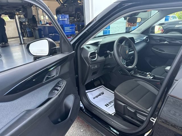 Used 2024 Chevrolet TrailBlazer LS w/ LS Convenience Package AWD/4WD image 8